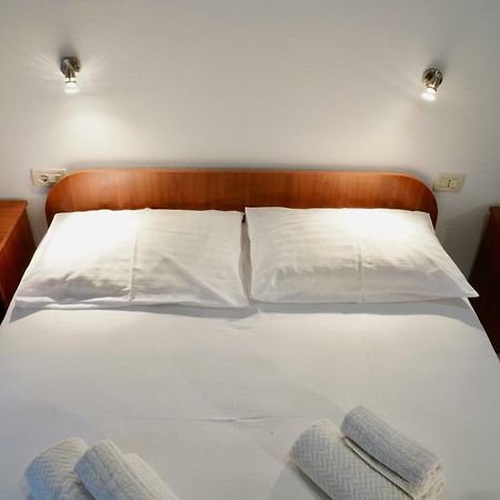 Sesar Apartments Krk - No. 1 Iva Krk Town Esterno foto
