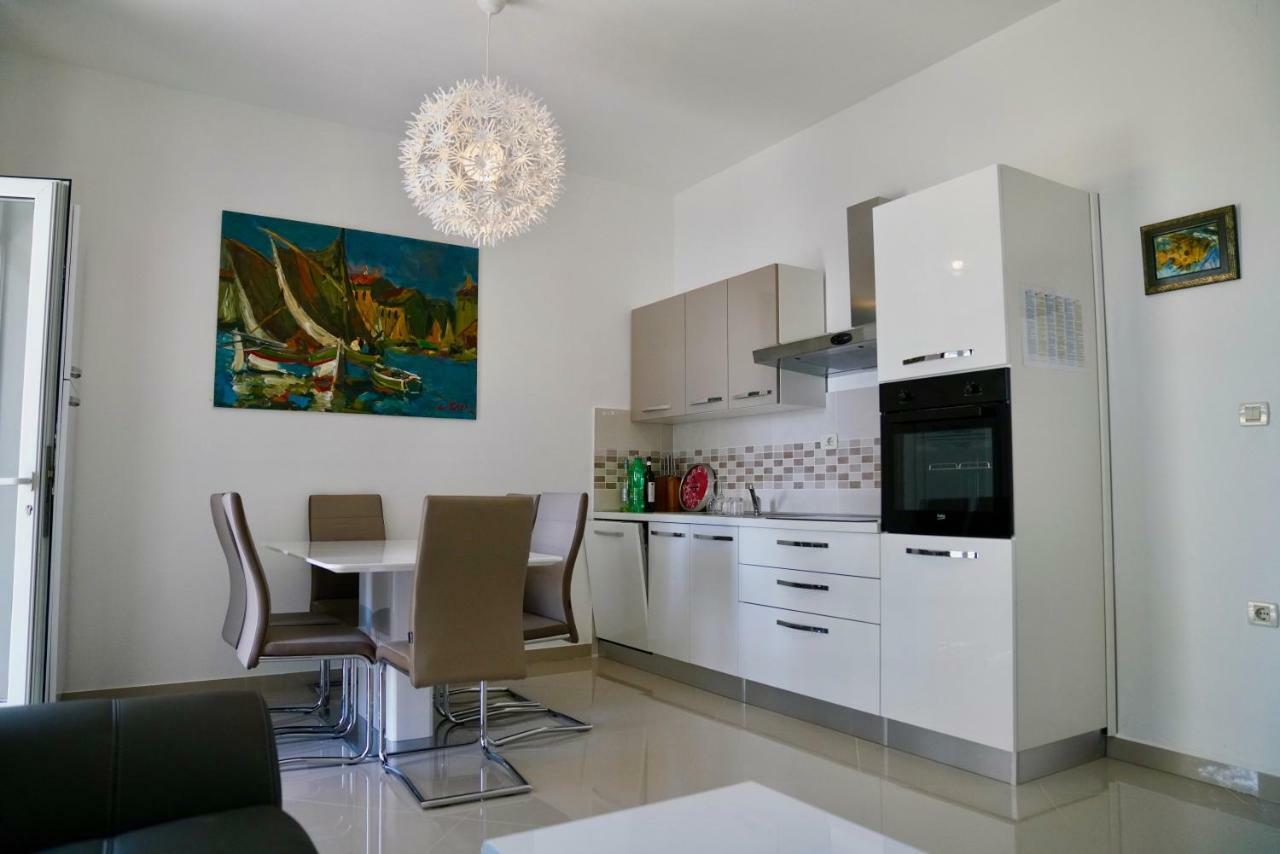 Sesar Apartments Krk - No. 1 Iva Krk Town Esterno foto