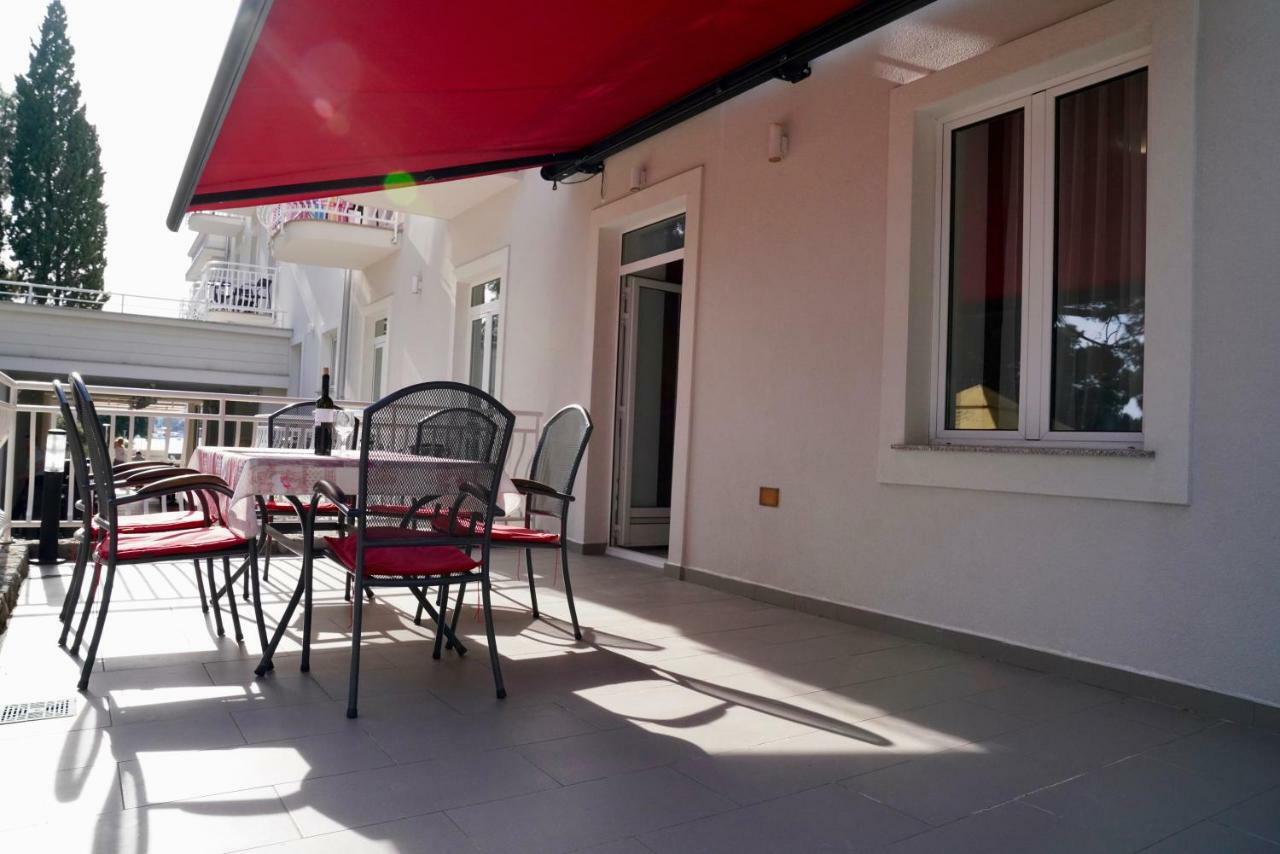 Sesar Apartments Krk - No. 1 Iva Krk Town Esterno foto
